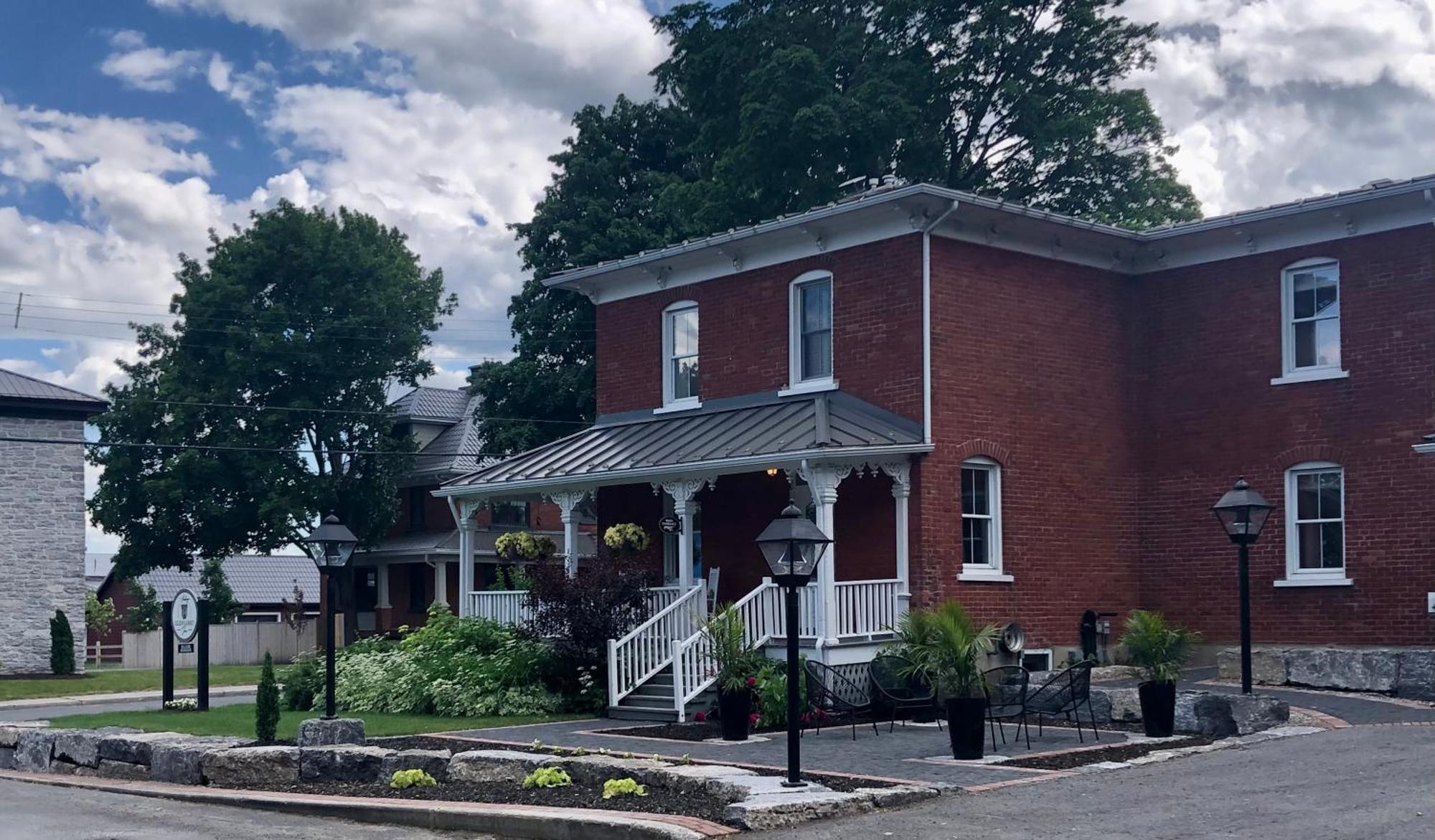 Auberge Glengarry Inn, The Mystic Glen Robertson Экстерьер фото